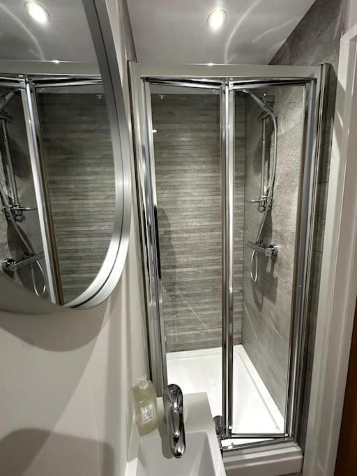 Cosy 1 Bedroom Apartment In カーディフ エクステリア 写真